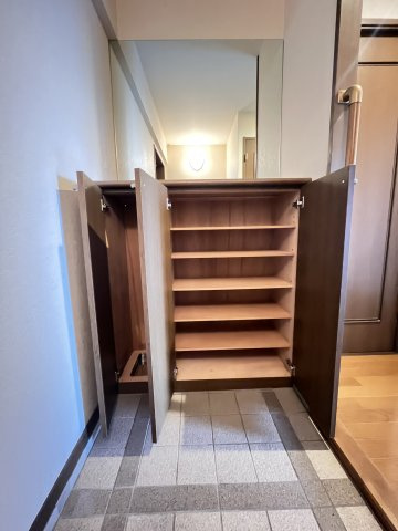 大阪市城東区今福西１丁目の賃貸マンションの玄関