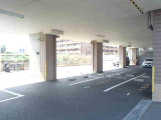 ★敷地内駐車場★（空き状況・使用料等詳細はご確認下さい）