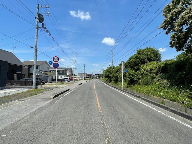 宇都宮市鐺山町　4ＬＤＫ　中古住宅の前面道路含む現地写真