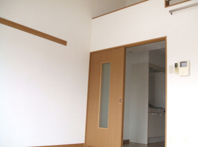 【居間・リビング】 | グランベール櫛原 | こちらのリビングで趣味の時間をお楽しみください