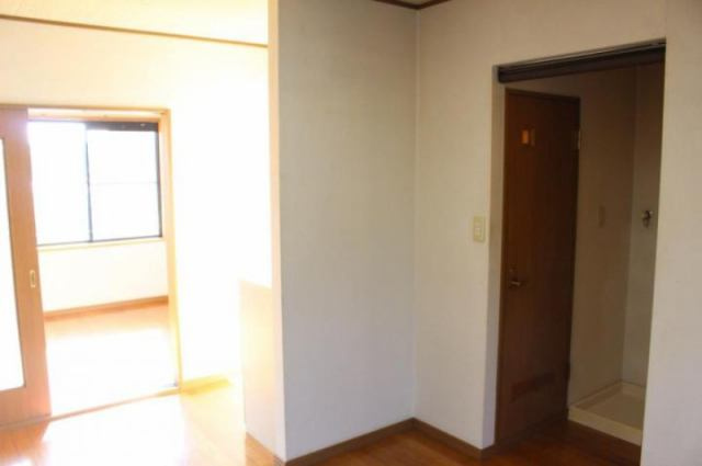 アテネイハイツの内装|明るい色調の室内です