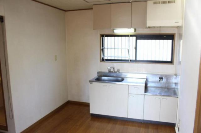 アテネイハイツのキッチン|コンパクトなキッチンで掃除もラクラク