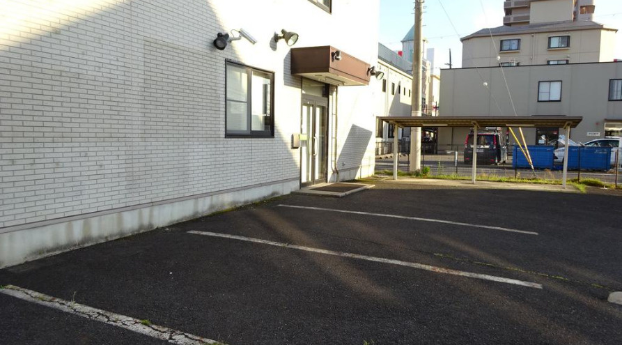 栗東市綣１丁目の店舗事務所の駐車場|駐車スペースもあります