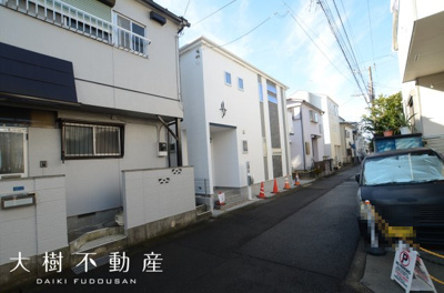 【前面道路含む現地写真】 | 海老名市上今泉1丁目　新築戸建て　全１棟【仲介手数料無料】