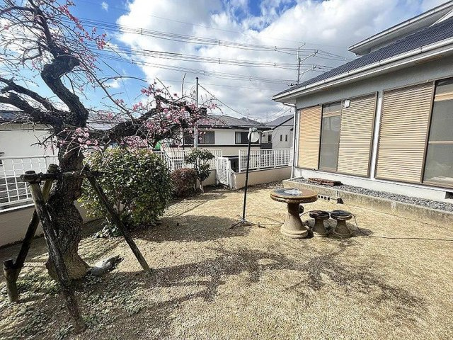 山之上5丁目　中古一戸建ての庭|南庭　陽当たり良好　広いお庭です■物件内覧・資金計画相談・住宅ローン相談、リフォーム相談、お問合せ受付中■
※当日・翌日のご内覧、ご相談はお電話でのお問合せがスムーズです！