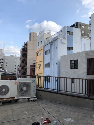 エスポワール東神田ビルのバルコニー