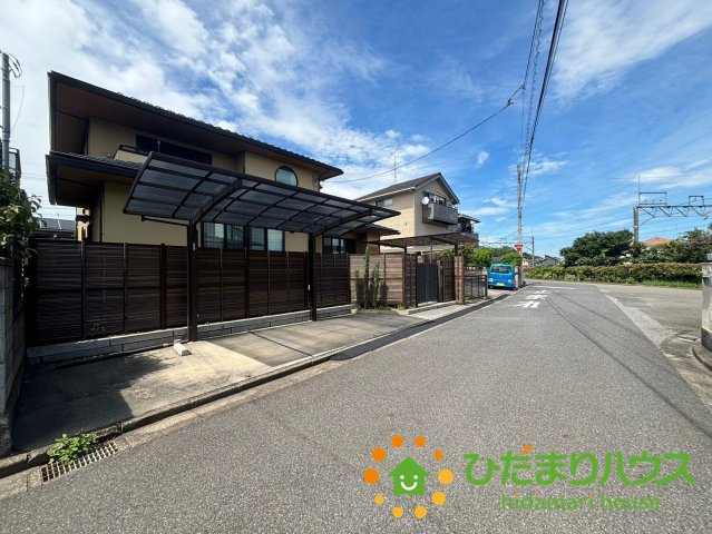 蓮田市椿山1丁目　中古一戸建ての前面道路含む現地写真
