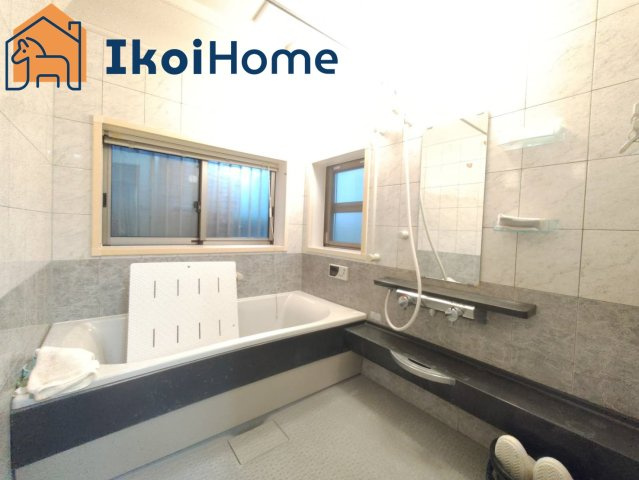 明石市鳥羽　中古一戸建の浴室|●年中無休・当日予約可●　1坪タイプの広々したユニットバスになります。浴室暖房乾燥機もついています。