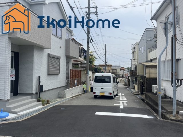 明石市旭が丘　新築一戸建のエントランス|●資料・カタログのご請求無料●　最寄り駅の西明石駅までは徒歩14分。駅近で通勤や通学に便利な立地です