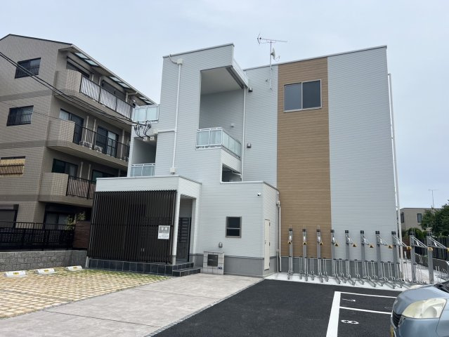 ヴィラ原木中山の外観