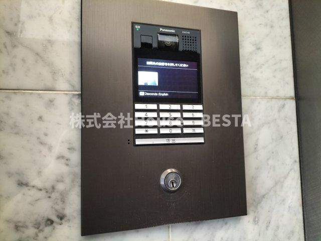 コスモリード神戸三宮のエントランス