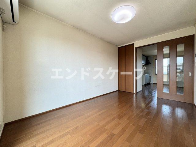 ローレルコートAの居間・リビング|高崎、前橋、伊勢崎エリアのお部屋探しはエンドスケープまで！お客様の理想お聞かせ下さい♪