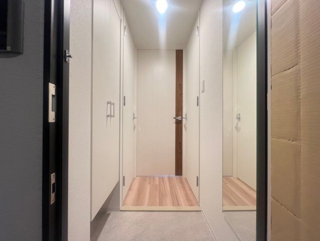 セレニテ阿波座ミラクの玄関