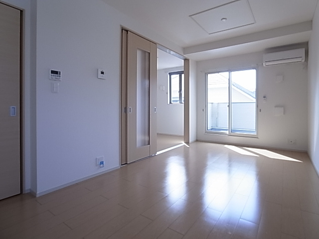 神戸市須磨区離宮前町１丁目のアパートの居間・リビング|リビング