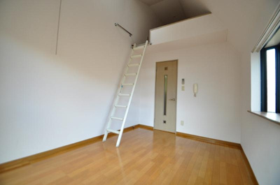 【居間・リビング】 | ピ・パァルゥ博多 | 別号室の写真になります。現況優先。