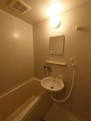 【浴室】 | ピ・パァルゥ博多 | 別号室の写真になります。現況優先。