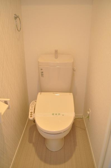 【トイレ】 | リバーサイド‧ハウス | 別号室の写真になります。現況優先。