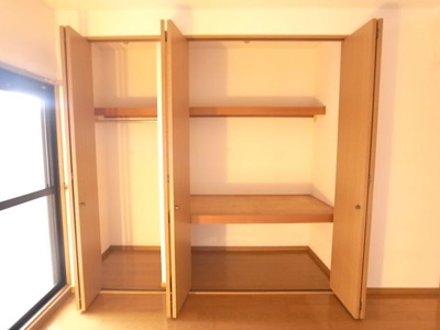 【収納】 | シャローム荒江 | 別号室の写真になります。現況優先。