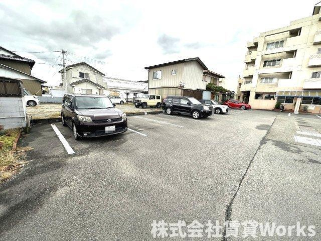 ガーデンヒルズの駐車場|駐車スペースもあります