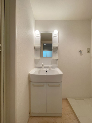 【洗面所】 | ピュア箱崎東八番館 | 別号室の写真になります。現況優先。