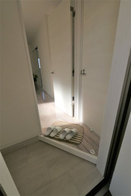 【玄関】 | Ameri HAKATA | 別号室の写真になります。現況優先。