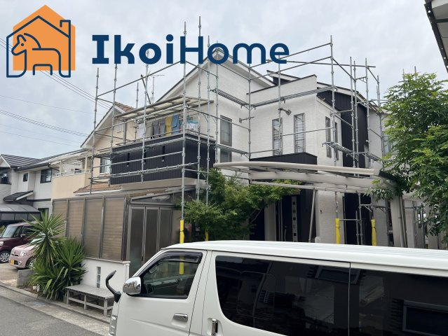 明石市魚住町清水　中古一戸建のエントランス|●年中無休：見学時間9:00～20:00・当日予約可●　玄関付近に収納が豊富にあり外出の際便利です。