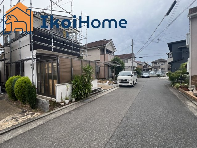 明石市魚住町清水　中古一戸建の周辺|●年中無休：当日予約可●前面道路は広々しています。駐車がし易く、車の対面のすれ違いも楽にできます。