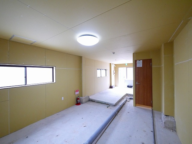 生駒市山崎新町テナントビルの内装
