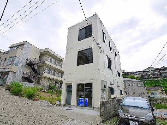 生駒市山崎新町テナントビルの外観