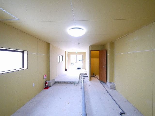 生駒市山崎新町テナントビルの内装