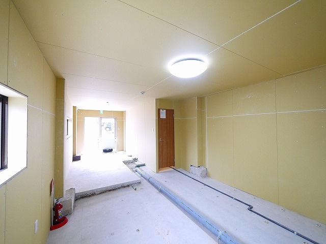 生駒市山崎新町テナントビルの内装