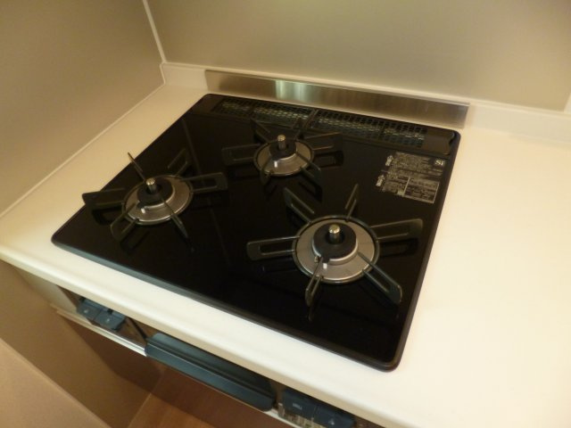 セイル倉敷のキッチン|3口ガスコンロ