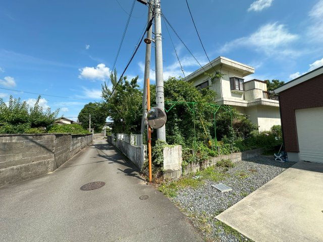 飯田町戸建の前面道路含む現地写真
