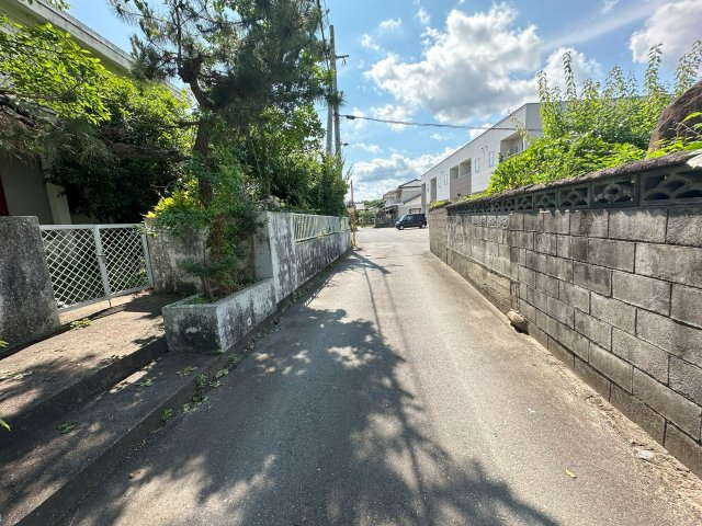 飯田町戸建の前面道路含む現地写真