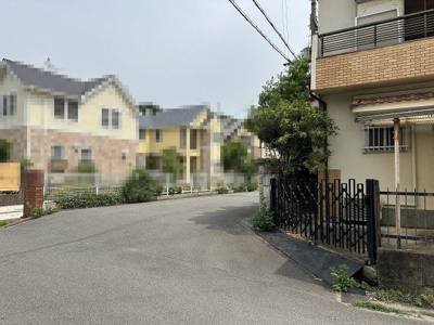 【前面道路含む現地写真】 | 羽衣２丁目　売土地 | 【前面道路】前面道路約６ｍ/約５ｍ！運転が苦手な方も安心ですね♪