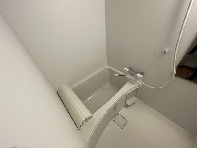 ミレニアムハイツの浴室|別号室の参考写真です