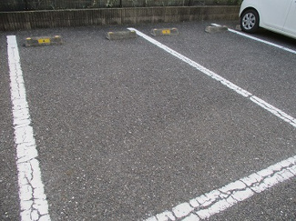 【駐車場】 | レオパレスメゾンエイト | 画像9