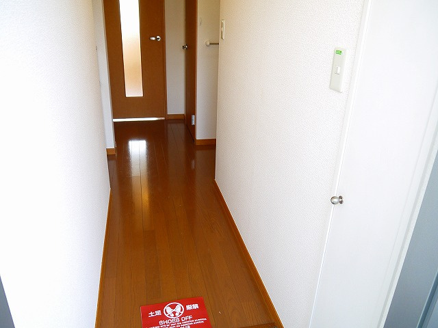 レオパレスセドナの玄関|収納もある玄関です