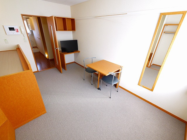 レオパレスセドナの洋室|コンパクトで使いやすい洋室です