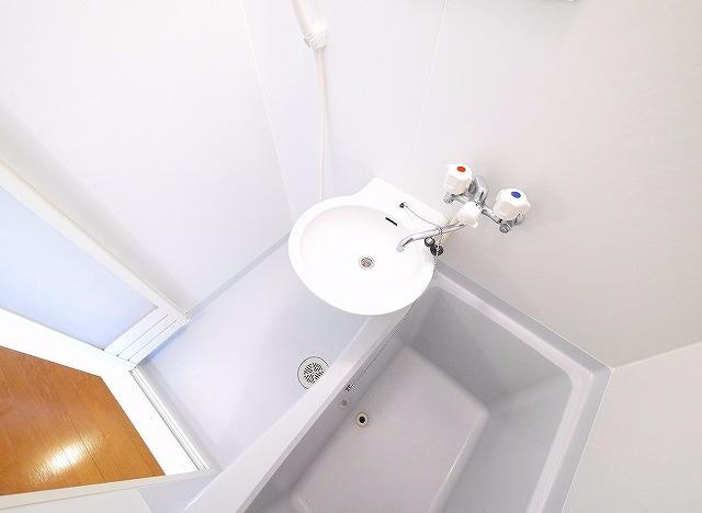 レオパレスセドナの設備|落ち着いた空間のお風呂です