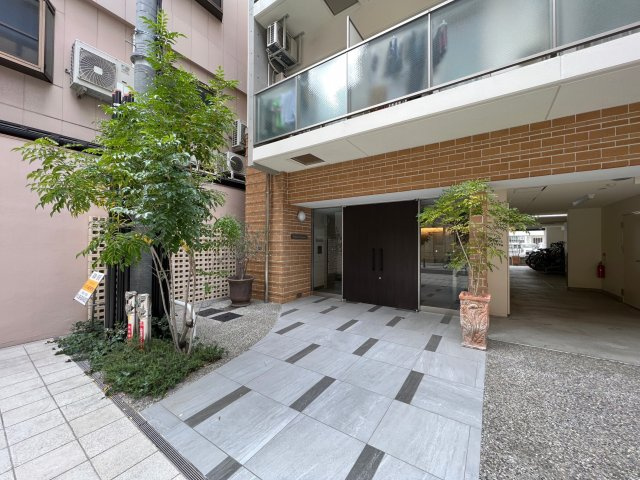 Y&Rino Residenceのエントランス