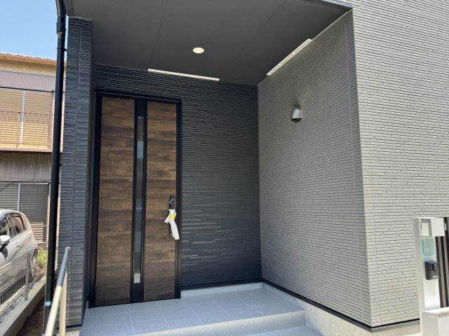 三郷市戸ケ崎2丁目新築戸建【前谷小学校：4分】のエントランス|エントランス・玄関ポーチ
