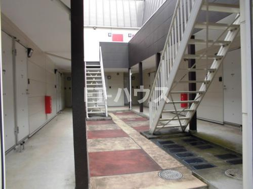 アルカンシェル薬園台のロビー