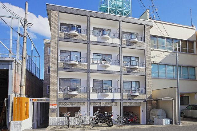 ユニエトワール今出川の外観