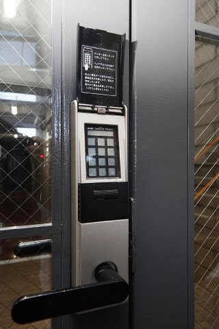ユニエトワール今出川のセキュリティ|オートロック