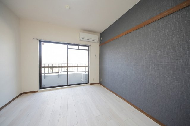 ユニエトワール今出川の居間・リビング|202号室
