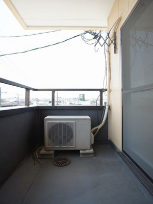 【バルコニー】 | INAビル | 日当たり良好！お洗濯物がたくさん干せます♪