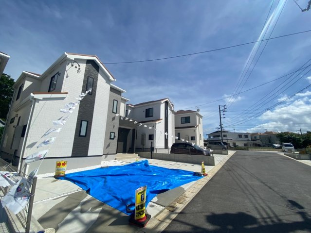 ハートフルタウン名護市宮里Ⅱ　2期F号棟の前面道路含む現地写真