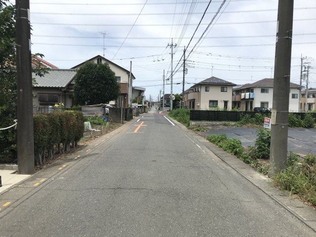 鴻巣市宮前の売地の前面道路含む現地写真