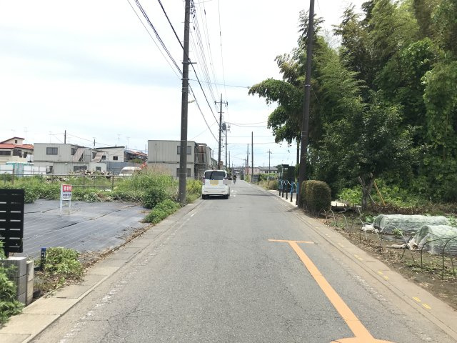 鴻巣市宮前の売地の前面道路含む現地写真